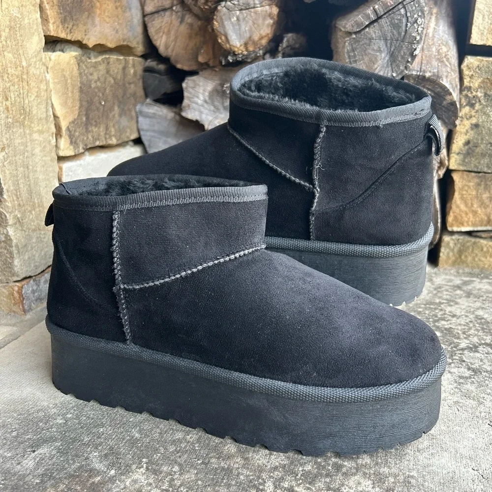 Mudd Platform Black Fur-Lined Boots Mini Shortie Gothic Emo boots Sz-10. T